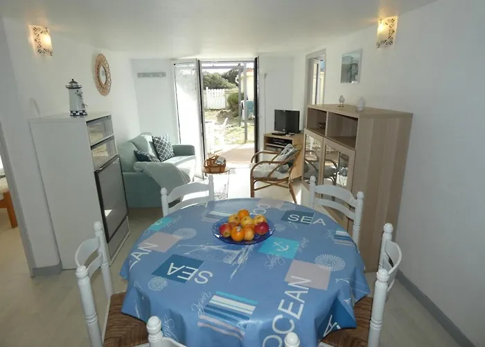 Hébergement de vacances Maison 45m² à 100m De La Avec Jardin, Wifi Et Parking - 5 Pers Max - Animaux Bienvenus - Fr-1-540-233 *