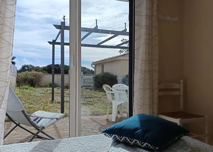 Hébergement de vacances Maison 45m² à 100m De La Avec Jardin, Wifi Et Parking - 5 Pers Max - Animaux Bienvenus - Fr-1-540-233