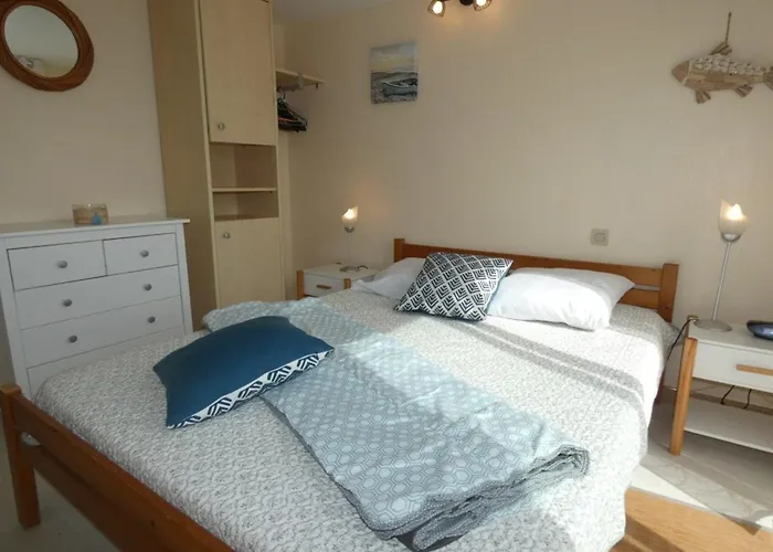 Hébergement de vacances Maison 45m² à 100m De La Avec Jardin, Wifi Et Parking - 5 Pers Max - Animaux Bienvenus - Fr-1-540-233